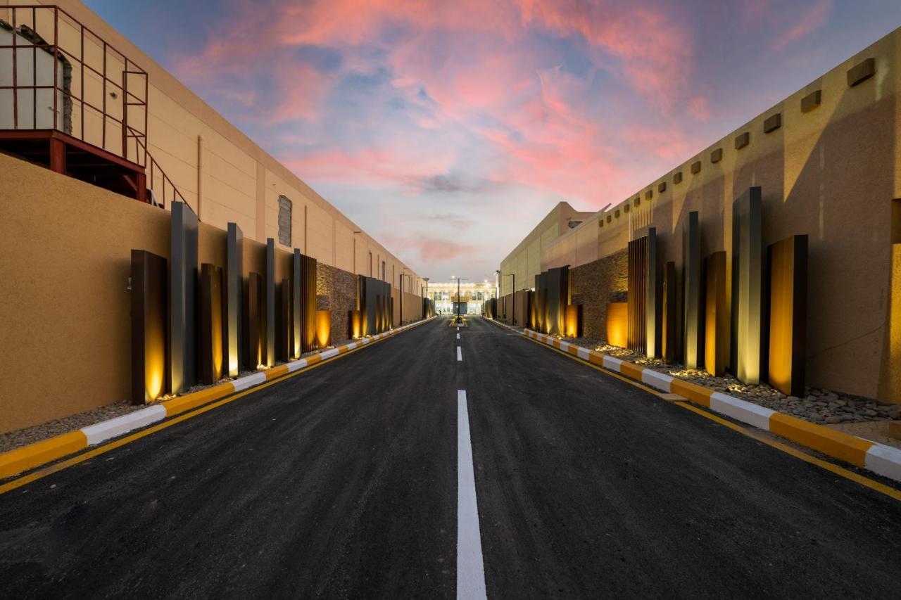 Mirada Gold Jizan - Resort & Private Pools Esterno foto The main road through the park