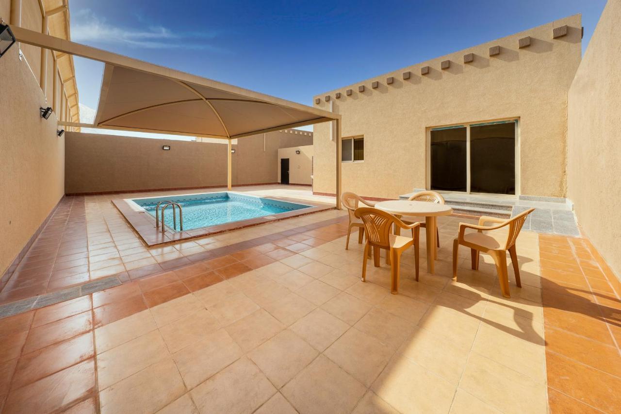 Mirada Gold Jizan - Resort & Private Pools Esterno foto A swimming pool in a villa in Al Reef, Abu Dhabi