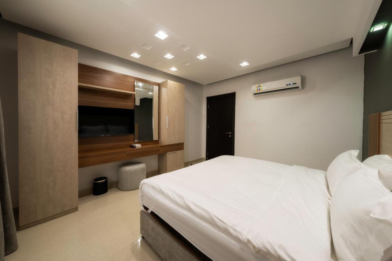 Mirada Gold Jizan - Resort & Private Pools Esterno foto A bedroom in a hotel